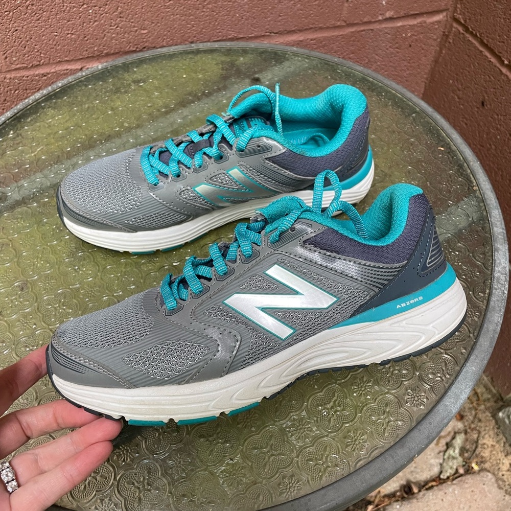 New Balance Women’s 560 V7 Gray Sneakers Size 6.5